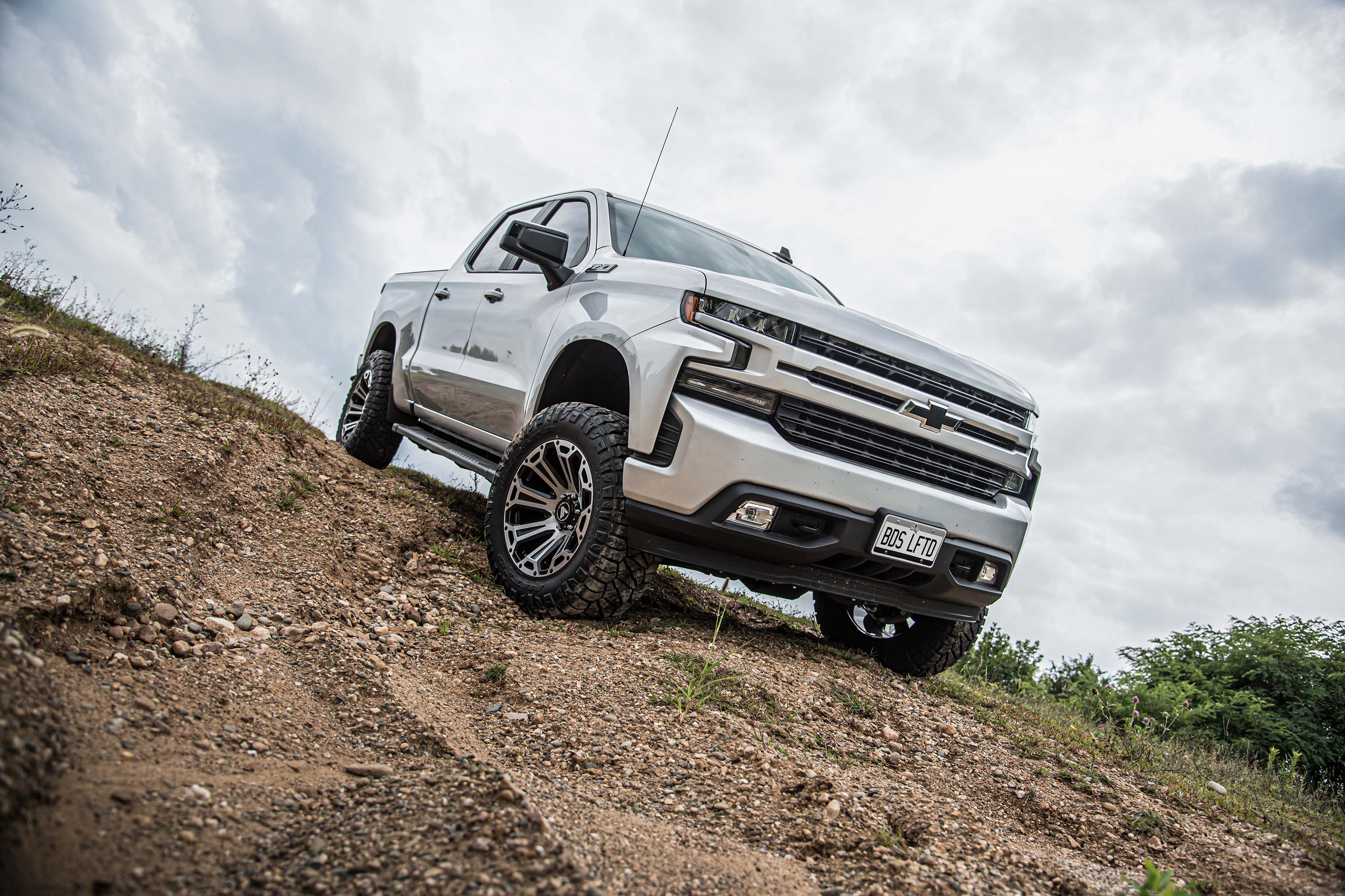 4 Inch Lift Kit | FOX 2.5 Performance Elite Coil-Over | Chevy Silverado or GMC Sierra 1500 (19-24) 4WD | Gas - Image 2