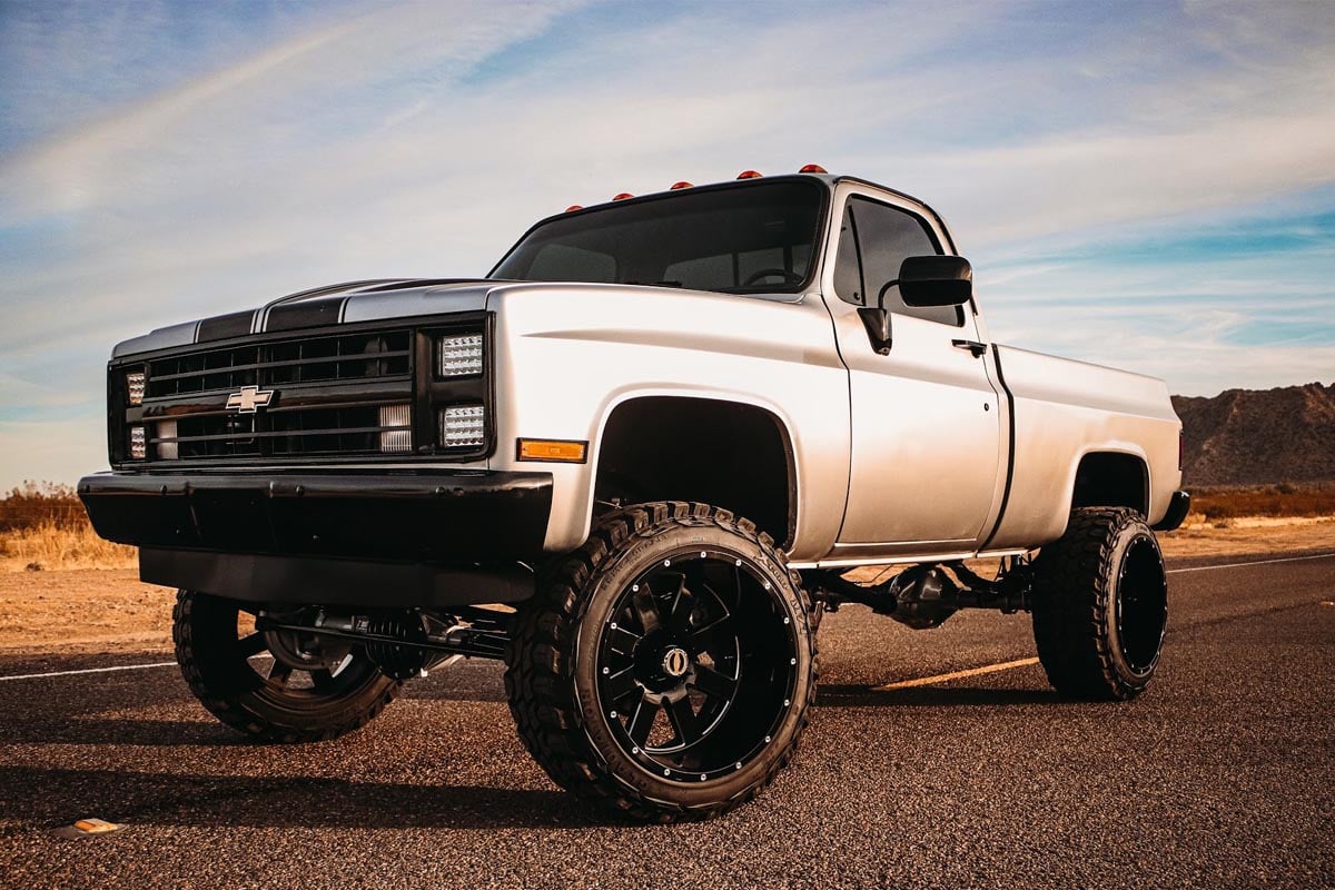 Rough Country 6in GM Suspension Lift Kit System 52in Rear Springs 20530