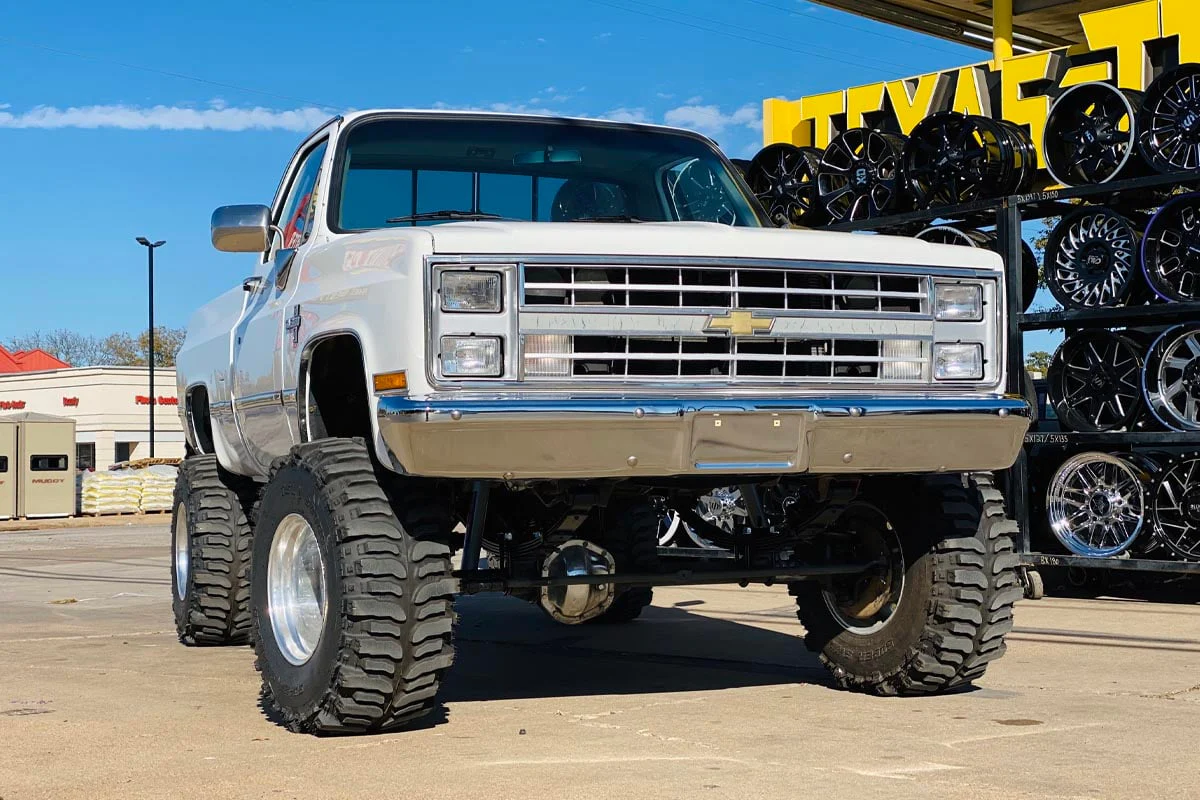 Rough Country 6in GM Suspension Lift Kit System 52in Rear Springs 20530 - Image 5
