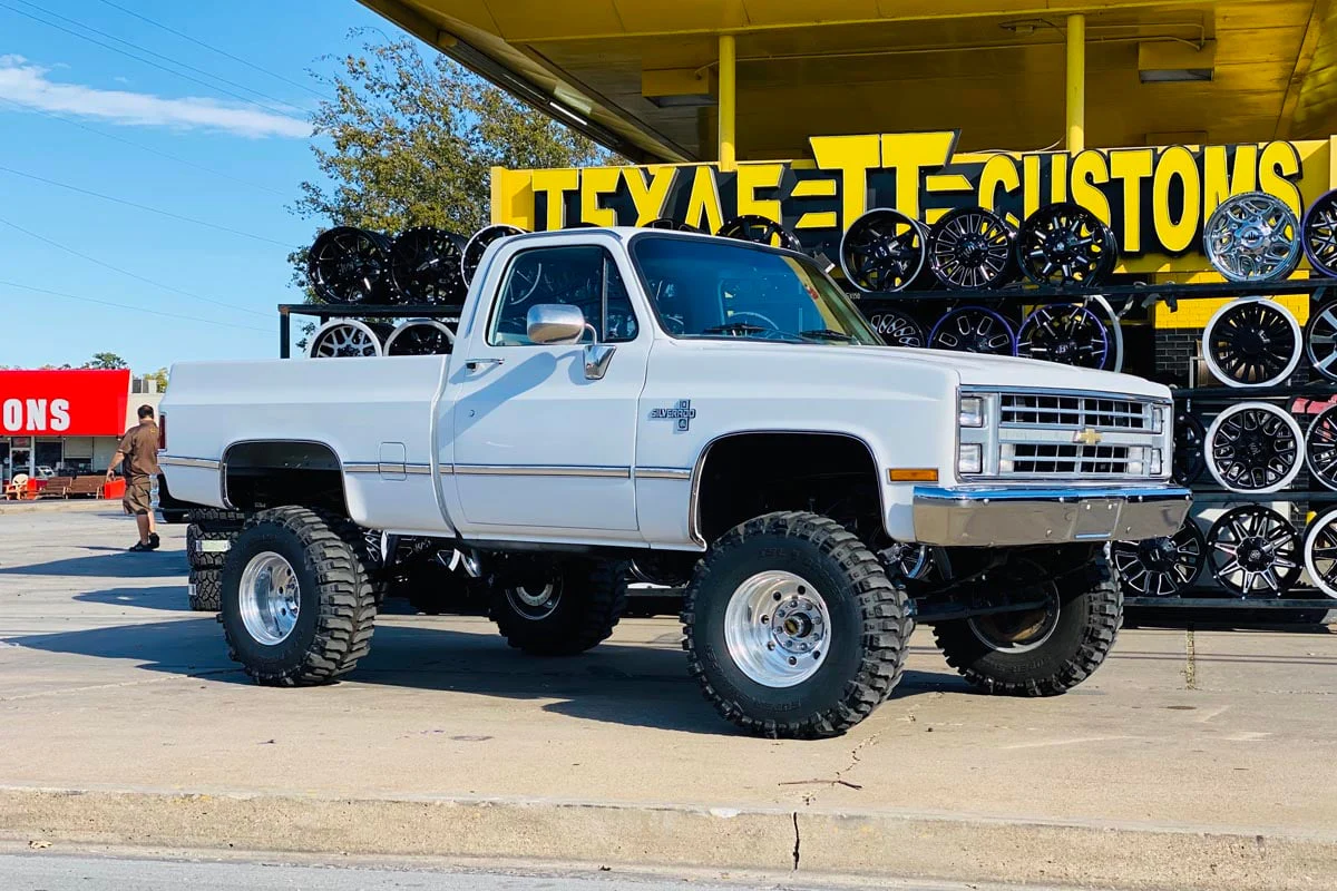 Rough Country 6in GM Suspension Lift Kit System 52in Rear Springs 20530 - Image 6