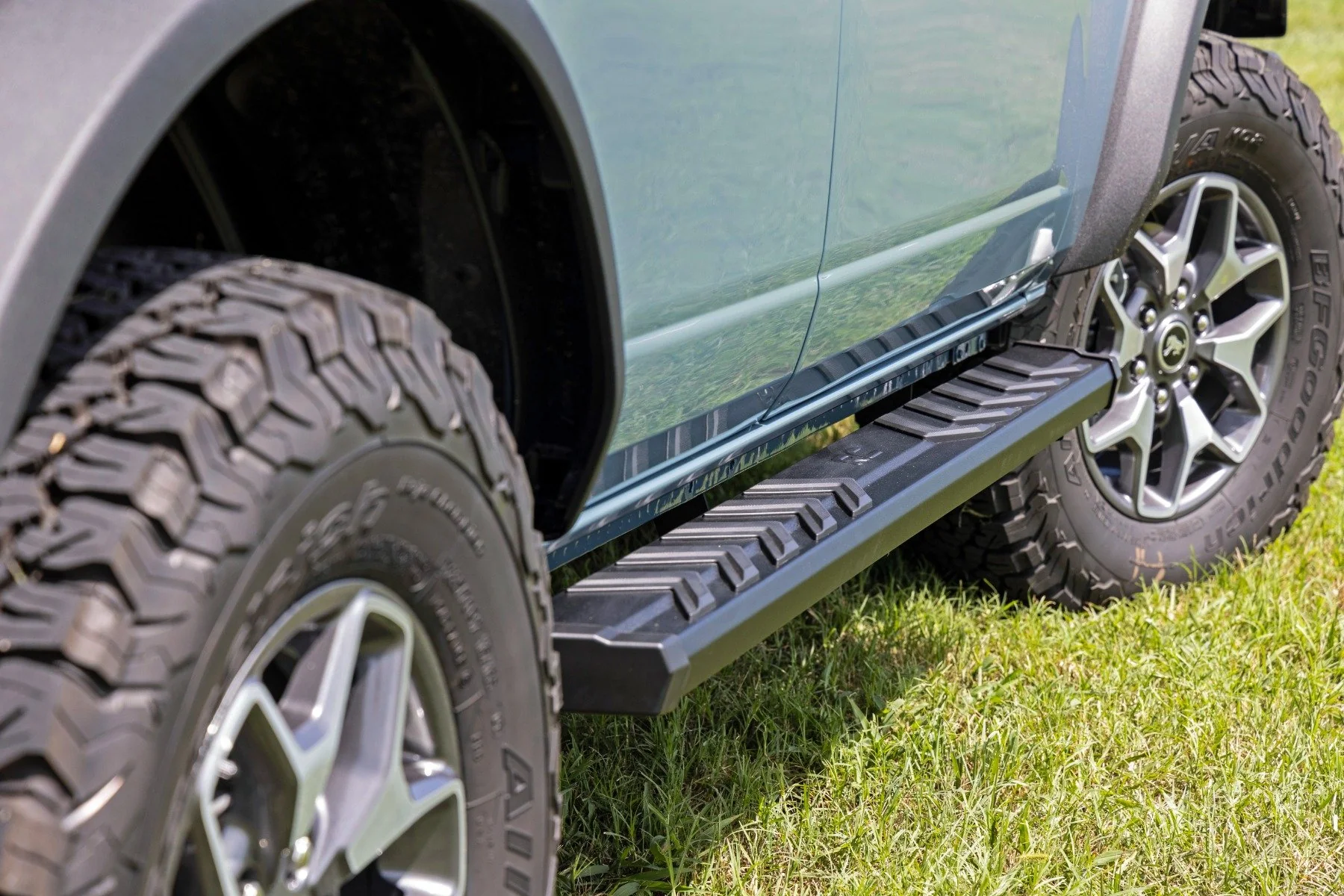 Rough Country BA2 Running Boards | Side Step Bars | 4-Door | for Ford Bronco 4WD (2021-2025) - Image 6