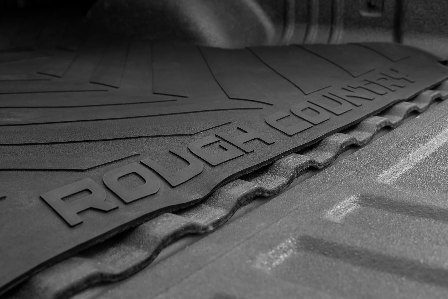 Rough Country Bed Mat 5' Bed RC Logo Colorado/ Canyon 2014-2022 RCM690 - Image 3