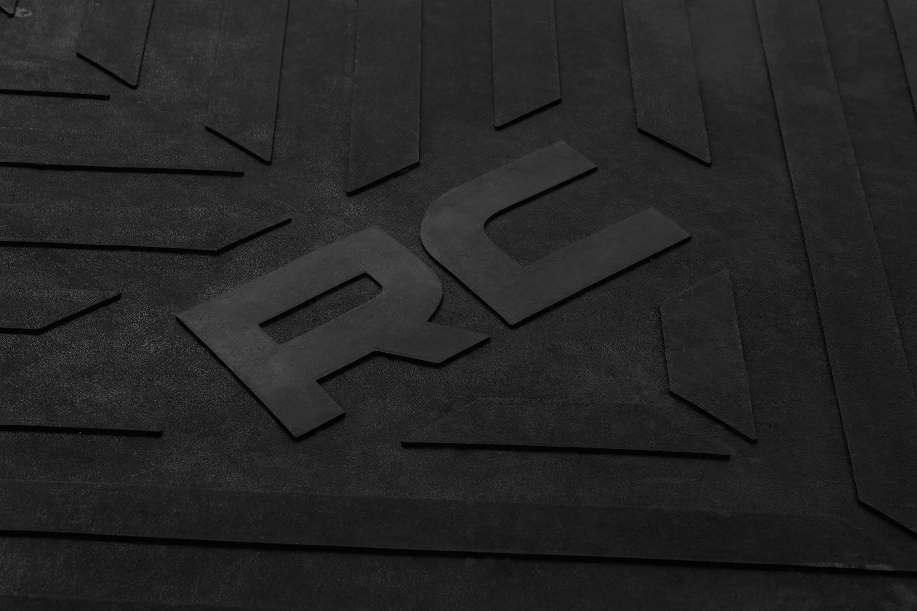 Rough Country Bed Mat | 6'9" Bed | RC Logo | Chevy/GMC Silverado/Sierra 2500HD/3500HD (20-25) - Image 4