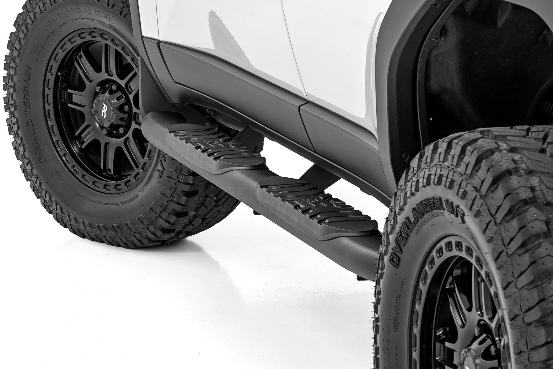 Rough Country Oval Nerf Steps | Black | for Toyota Land Cruiser 4WD (2024-2025)