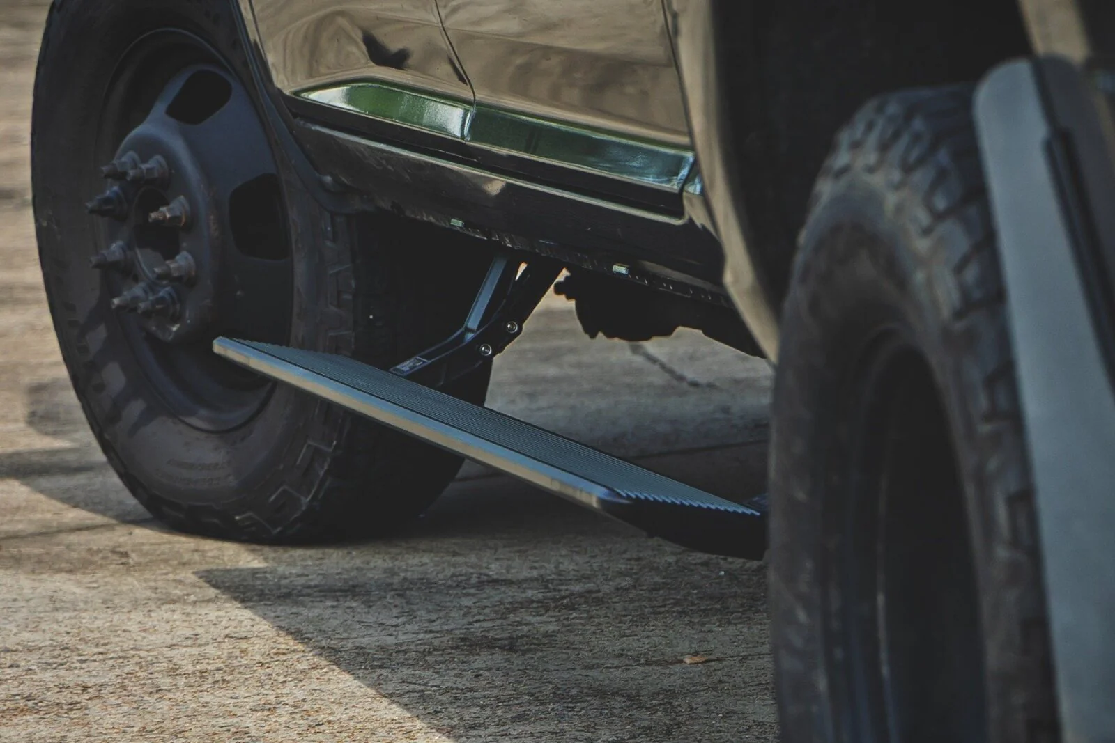 Rough Country Power Running Boards | HT-Series | Crew Cab | for Ram 1500 09-18 ESR050205 - Image 6