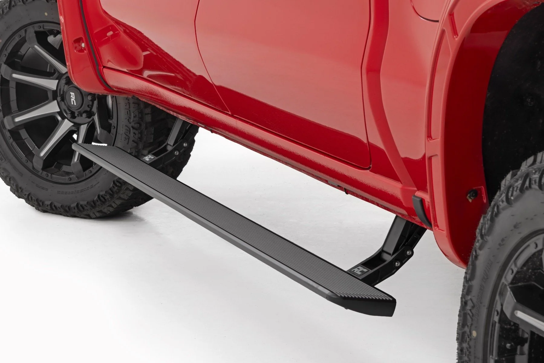 Rough Country Pwr Running Boards HT-Series CrewCab Chevy/GMC Pickups 19-26