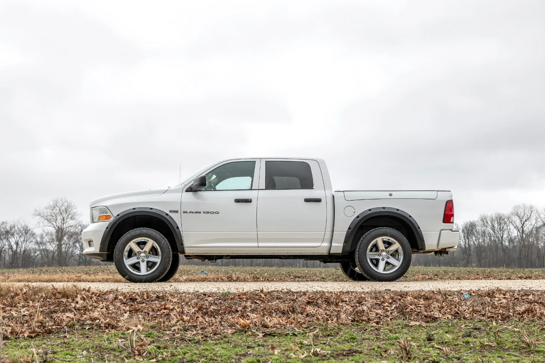 Rough Country Traditional Pocket Fender Flares for Ram 1500 09-18 Black Metallic - Image 3